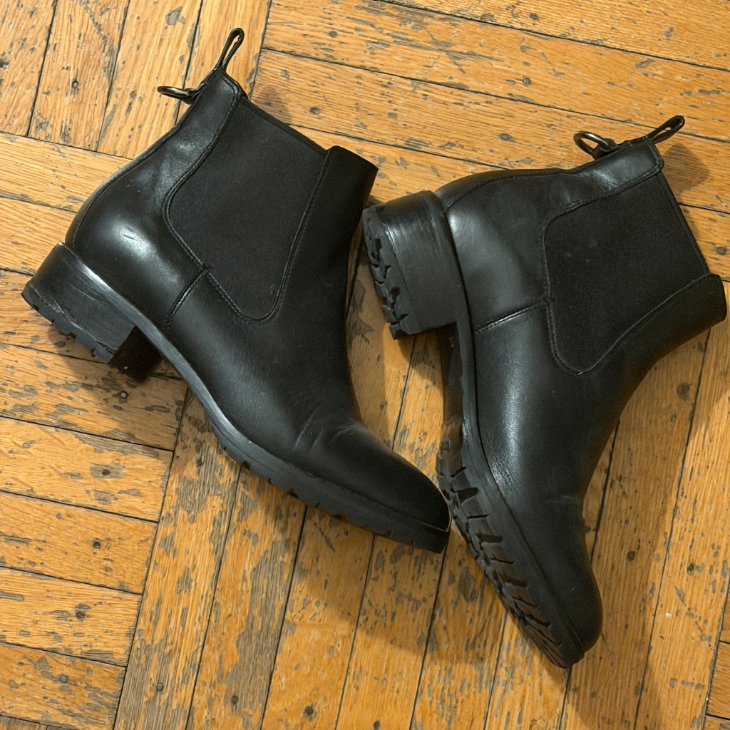 Cole Haan Black Leather Chelsea Boots | Vibram Sole | Silver Detail